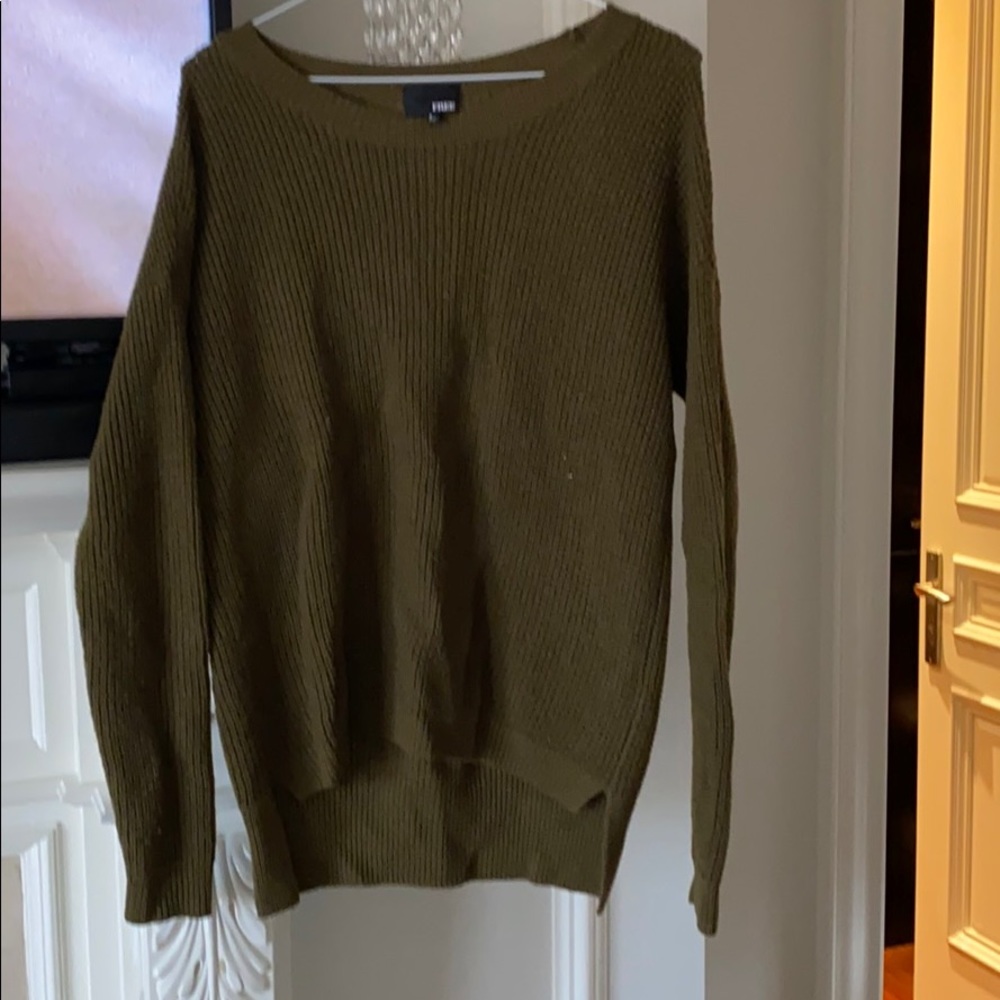 Aritzia kaki top